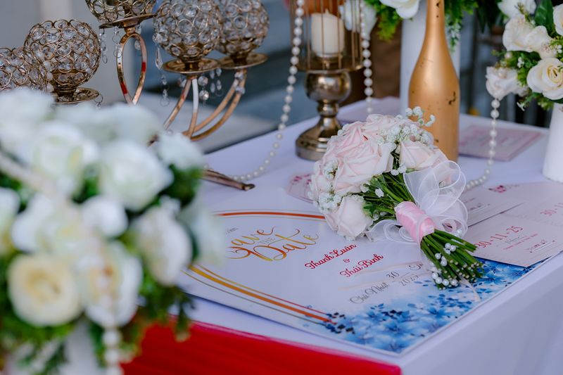 Bouquet luxe grandes roses garden pour réception — Interflora France